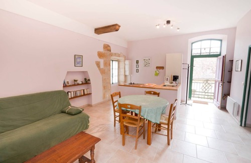 Villamblard House | Gite Vert, 2 room apartment located on the first floor
