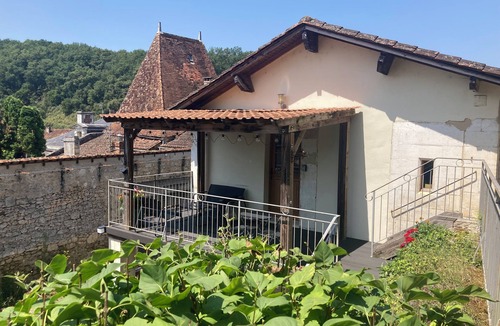 Brantome-en-Perigord Cottage | Gite with pool access in the heart of Brantome