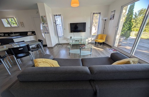 Cussac-Fort-Medoc House | Gîte with heated swimming pool View of vineyards