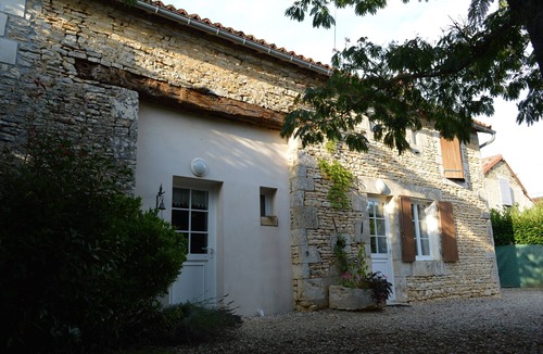 Savigne Cottage | Gite with private pool in savigné