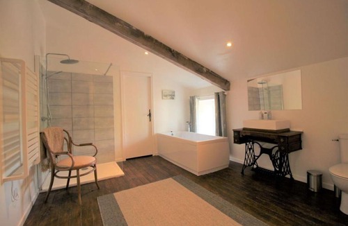 Saint-Jouin-de-Milly House | Gites79 - Gîte des Camélias, 30mins Puy du Fou