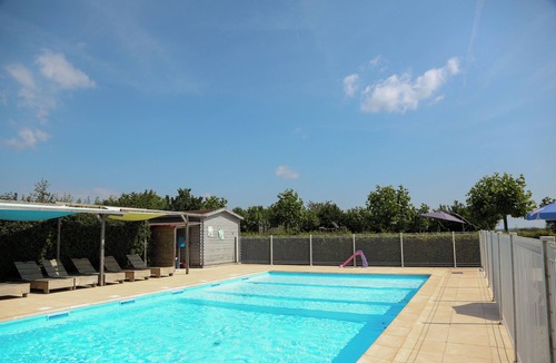 Jayac RV Rental | Glamping 'Safarilodge Tent 1 - 5 Personnes' with Private Terrace, Shared Garden and Wi-Fi