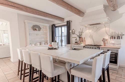 Gordes House | Gorgeous in Gordes, Elegantly Furnished with Pool, Tennis and Views