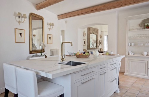 Gordes House | Gorgeous in Gordes, Elegantly Furnished with Pool, Tennis and Views