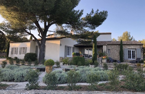 Gordes House | Gorgeous in Gordes, Elegantly Furnished with Pool, Tennis and Views