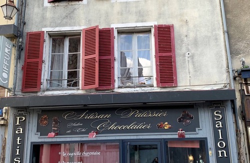 Confolens House | Gorgeous Townhouse with swimming pool.