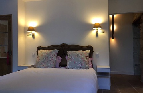 Saint-Antoine-Cumond Bed & Breakfast | Grande Chambre Avec Sanitaires Privés et Accès Extérieur Direct