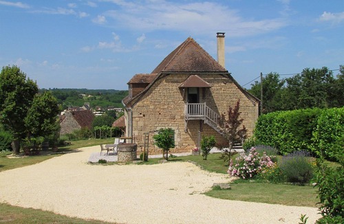 Nailhac House | Grange du 19e Rénovée. Confort, Magnifique Vue, Piscine Chauffée et Tranquillité
