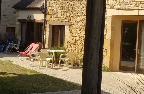 Saint-Julien-de-Lampon Apartment | Green break in Périgord Noir 4*