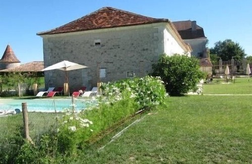 Champagne-et-Fontaine Cottage | Green Perigord, house, historical monument, 6 rooms, heated pool, tennis court