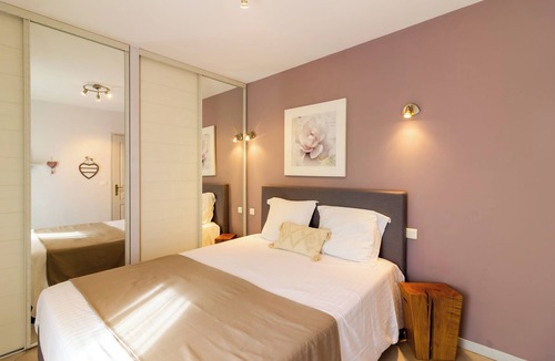 Proissans Bed & Breakfast | Guest Apartment – Comfort and Independence – Shared Pool