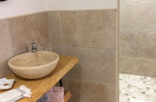 Montagne Bed & Breakfast | Guest House 'Au Plus Proche Des Vignes' with Private Terrace and Wi-Fi