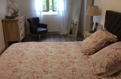 Montagne Bed & Breakfast | Guest House 'Au Plus Proche Des Vignes' with Private Terrace and Wi-Fi