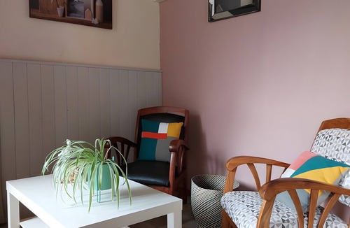 Saint-Romain-de-Benet Bed & Breakfast | Guest Room Les Capucines – Comfort and Authenticity in Saint-Romain-de-Benet