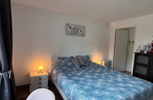 Champsac Bed & Breakfast | Guest Room "À La Ferme" with Shared Pool, Shared Terrace and Wi-Fi
