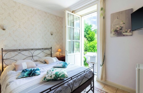 Vignols Bed & Breakfast | Guest Room in Vignols