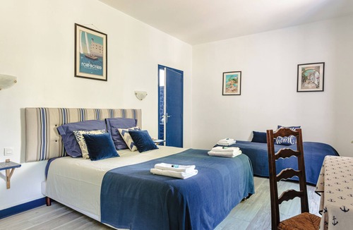 Genouille Bed & Breakfast | Guest Room 'Saphir' with Lake View, Wi-Fi and Air Conditioning