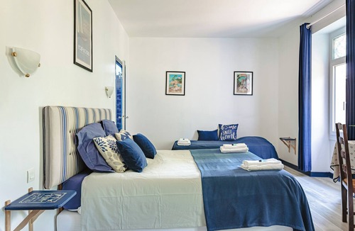Genouille Bed & Breakfast | Guest Room 'Saphir' with Lake View, Wi-Fi and Air Conditioning