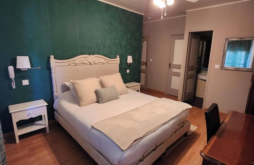 Eyrans Hotel | Hôtel la Tour Perrier