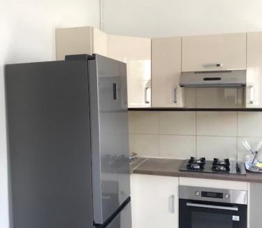 Carnoux-en-Provence Apartment | Haut de maison entièrement rénové avec garage