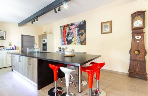 Monbazillac Villa | Heated pool, jacuzzi, vineyard views. Walk to restaurant, market, wine tasting