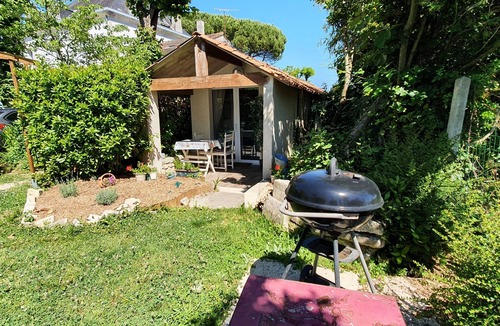 Epargnes Cottage | Hideaway gite for 2 with private garden and sundeck, close to Atlantic beaches.