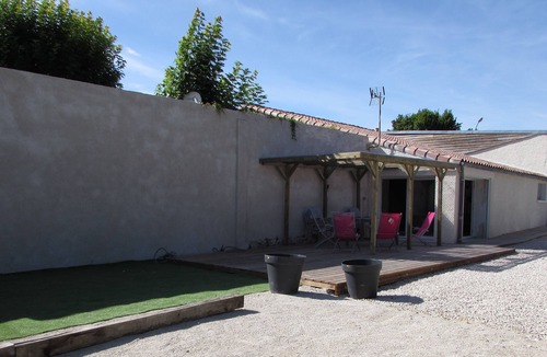 Les Mathes House | high capacity house can accommodate up to 18 people.