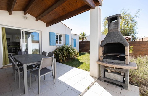 Dolus-d'Oleron Villa | High-end detached house, in a small village on the island of Oleron (Dolus d'Oleron au hamlet les Bardieres at 4 grande rue) in a charming property.