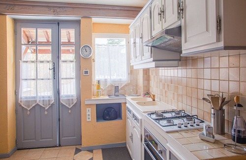 Les Eyzies House | Hilltop Haven in Meyrals
