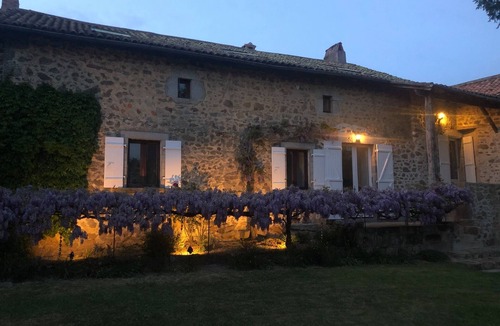 Saint-Barthelemy-de-Bussiere House | Holiday Gîtes in Dordogne - L'arbre Magnolia, a tranquil gite with pool