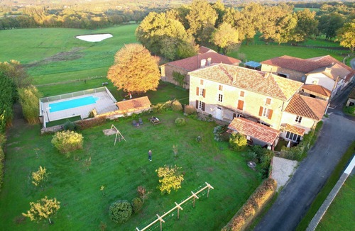 La Peruse House | Holiday home with use of garden and swimming pool