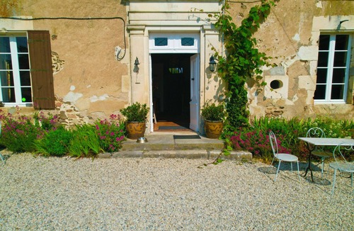La Peruse House | Holiday home in a monumental Charente house.