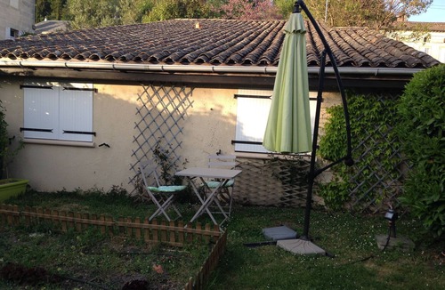 Saint-Michel-de-Fronsac Cottage | HOLIDAY COTTAGE FURNITURE