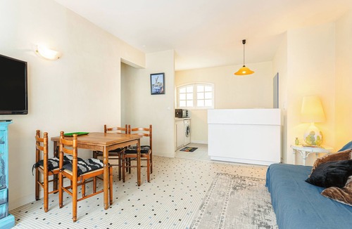 Saint-Trojan-les-Bains House | Holiday Home 'Longère Proche Plage Et Forêt 3' with Shared Terrace, Shared Garden and Wi-Fi