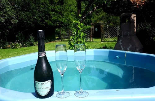 Bussiere-Poitevine Cottage | Holiday Cottage with Scandinavian Hot Tub located in Bussiere Poitevine