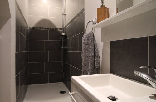 Saint-Coutant Cottage | Holiday Gite with Great Outdoor Space and Pool
