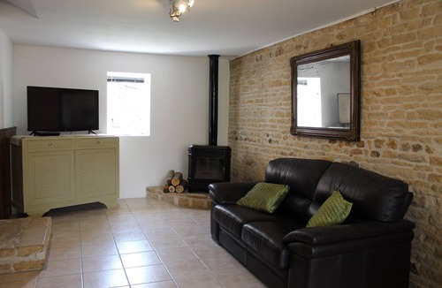 Saint-Coutant Cottage | Holiday Gite with Great Outdoor Space and Pool