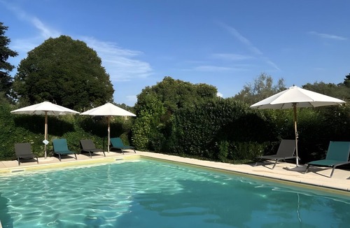 Le Buisson-de-Cadouin House | Holiday Home 'La Forge' with Shared Pool, Private Terrace and Wi-Fi