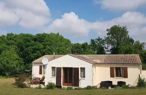 Saint-Pierre-de-Juillers House | Holiday house St Pierre de Juillers for 1 - 8 persons with 4 bedrooms - Holiday house