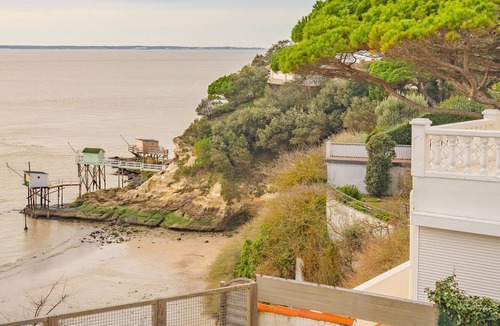 Meschers-sur-Gironde House | Holiday Home 'Sa-Mi-Ra' close to the Beach with Terrace