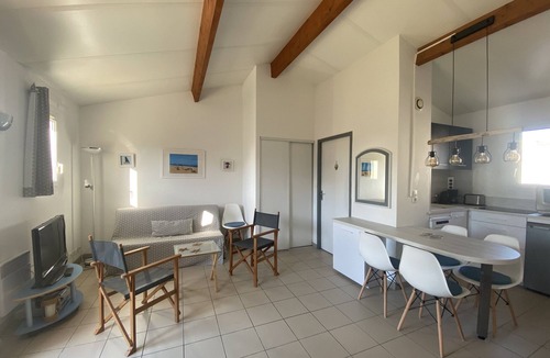 Le Chateau-d'Oleron House | Holiday Home "52 Amareyeurs" close to the Sea with Shared Pool