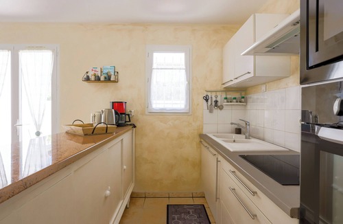 Le Chateau-d'Oleron House | Holiday Home "Begognias" with Private Terrace