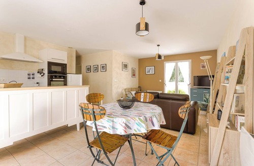 Le Chateau-d'Oleron House | Holiday Home "Begognias" with Private Terrace