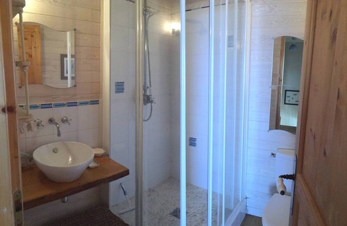 Mortagne-sur-Gironde House | Holiday Home 'Isatis' with Private Terrace and Wi-Fi