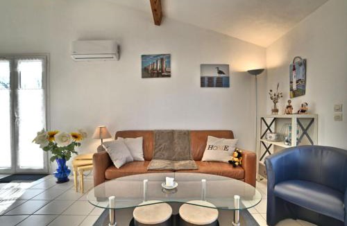 La Cotiniere House | Holiday Home Le Pêcheur by Interhome