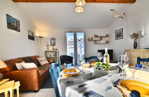 La Cotiniere House | Holiday Home Le Pêcheur by Interhome