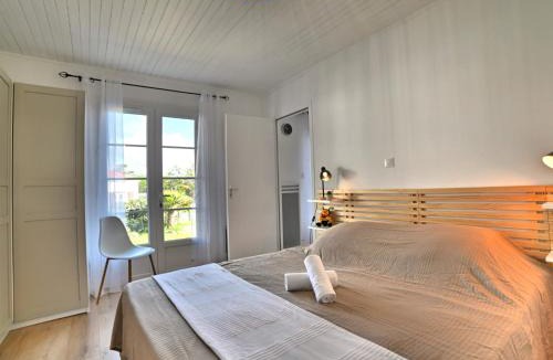 Saint-Pierre-d'Oleron House | Holiday Home Les Cariatides by Interhome