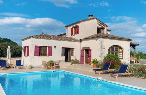 Villeneuve-de-Duras House | Holiday Home 'La Maison' with Heated Pool, Garden & Wi-Fi