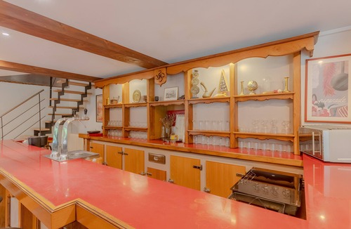Sainte-Engrace House | Holiday Home 'Ainerak' with Mountain View, Private Pool and Wi-Fi