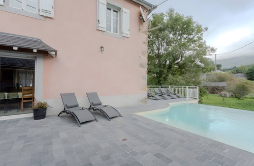 Sainte-Engrace House | Holiday Home 'Ainerak' with Mountain View, Private Pool and Wi-Fi